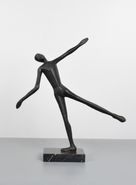 北欧现代样板房售楼处创意抽象铸铁拉手人雕塑摆件客厅家居工艺品