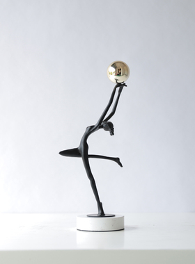 意式轻奢艺术舞蹈女孩摆件