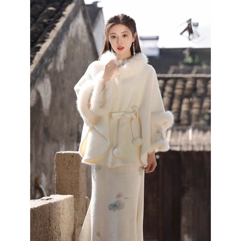 秋冬女气质赫本风小个子中长款白色毛领大衣小香风斗篷披肩外套,淘宝优惠券,粉丝福利购,淘宝优惠卷