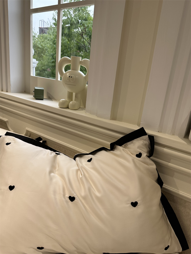 60s天丝贴布刺绣黑色爱心四件套莱赛尔纤维1.5m1.8米丝滑裸睡凉感 - 图1