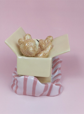 手绘陶瓷维尼小熊礼物盒子