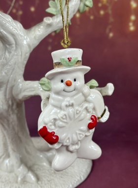 外贸陶瓷出口手绘雪人抱雪花挂件圣诞节礼物装饰品
