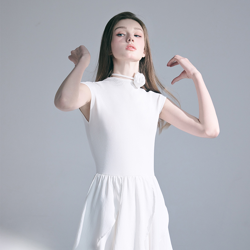 LJOS时尚气质优雅白玫瑰针织连衣裙中长款修身CHENSHOP设计师品牌 - 图0