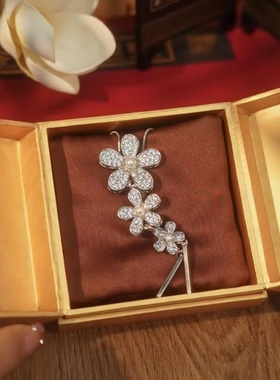 时尚优雅花朵长款毛衣链