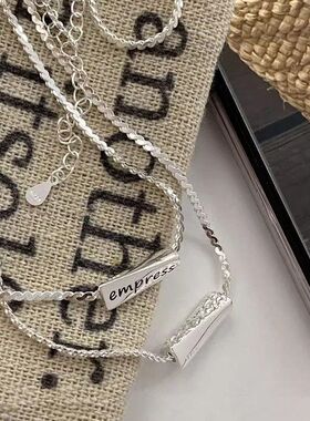 s925纯银熔岩三角字母项链女ins路路通秋冬款不规则肌理感锁骨链