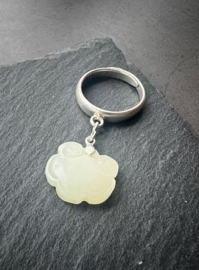 月末魔羯。原创。|百润润| 老和田玉如意头。老银素圈戒。戒指