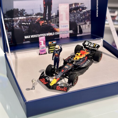 现1:43Spark红牛F1 RB18 2022日本夺冠维斯塔潘gpw礼盒限量车模 - 图2