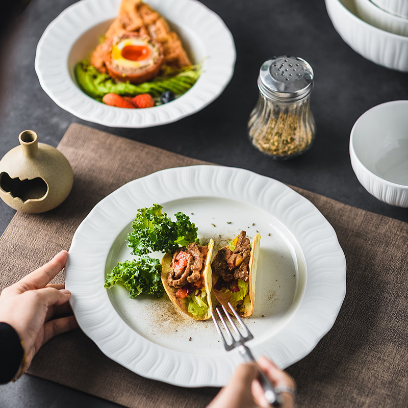 法式高颜值浮雕陶瓷餐具2025新款釉下彩碗盘套装家用碗筷乔迁送礼