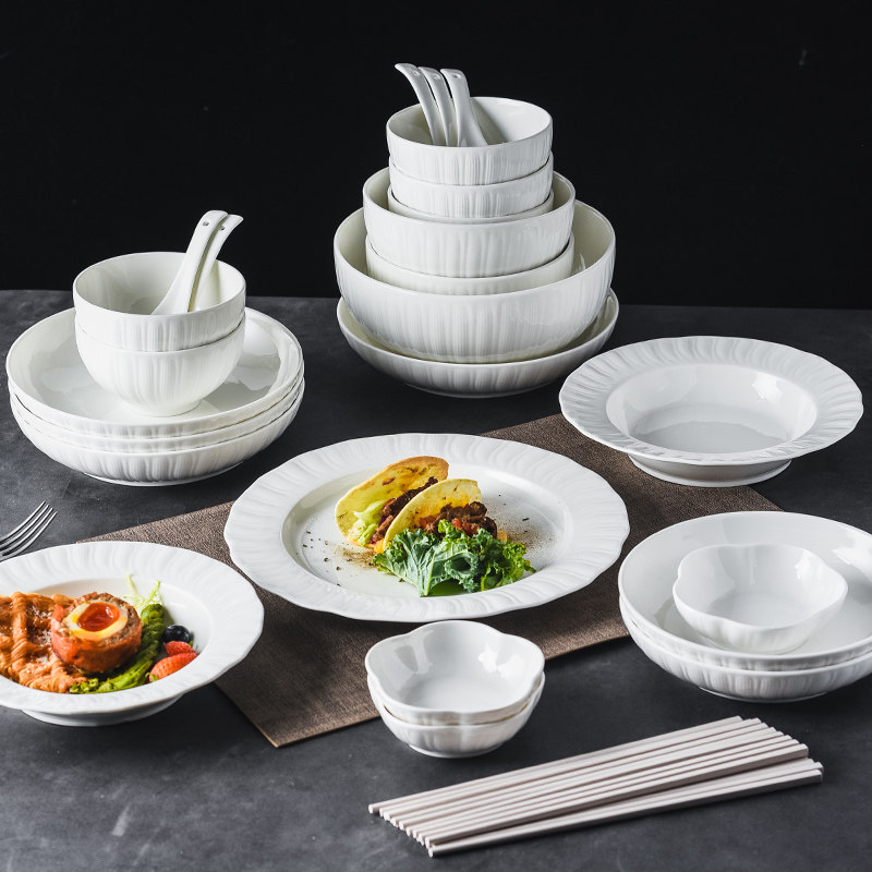 法式高颜值浮雕陶瓷餐具2025新款釉下彩碗盘套装家用碗筷乔迁送礼