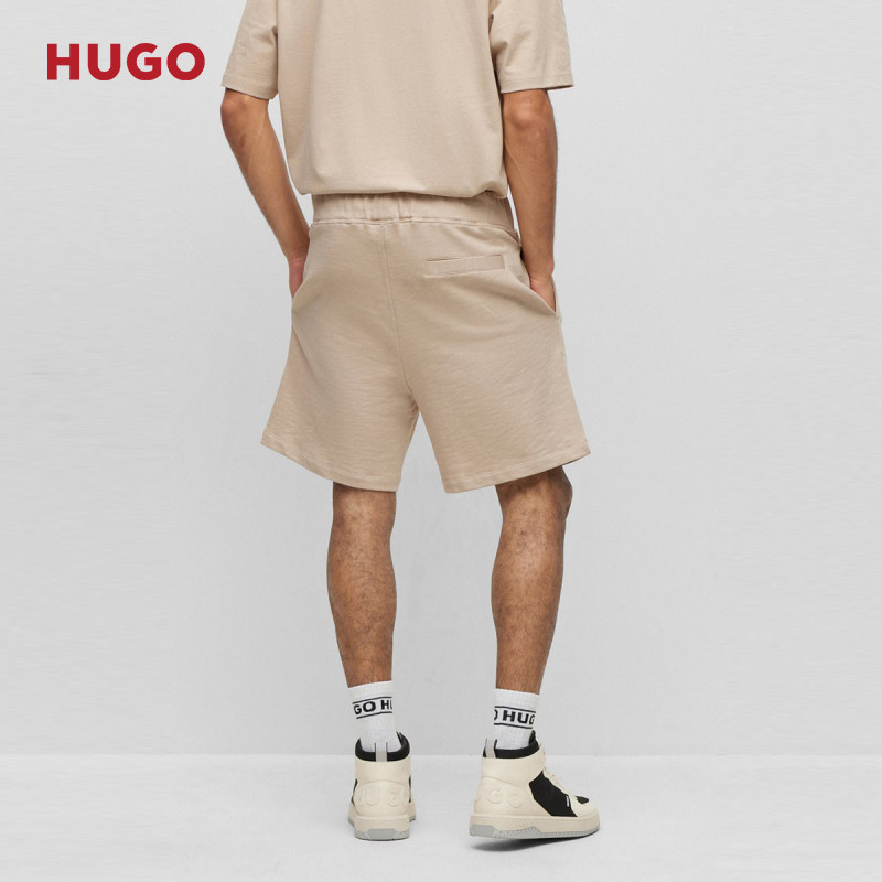 HUGO BOSS男士23春夏新款涂鸦风格层叠徽标装饰短裤_虎窝淘