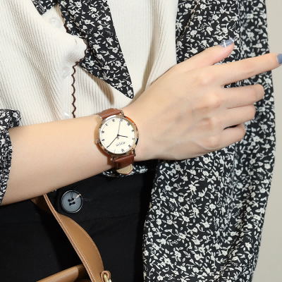 聚利时手表女小众轻奢2025新款复古数字大表盘皮带防水石英女表 - 图1