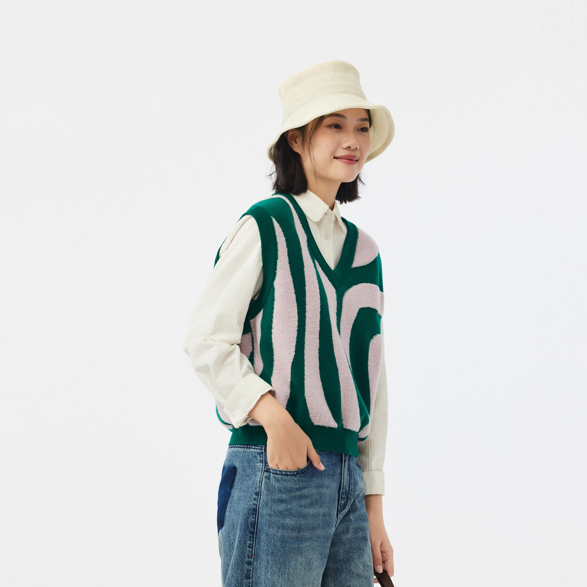 飞鸟和新酒商场同款女装洋气新款V领短款针织马甲女FR41015010