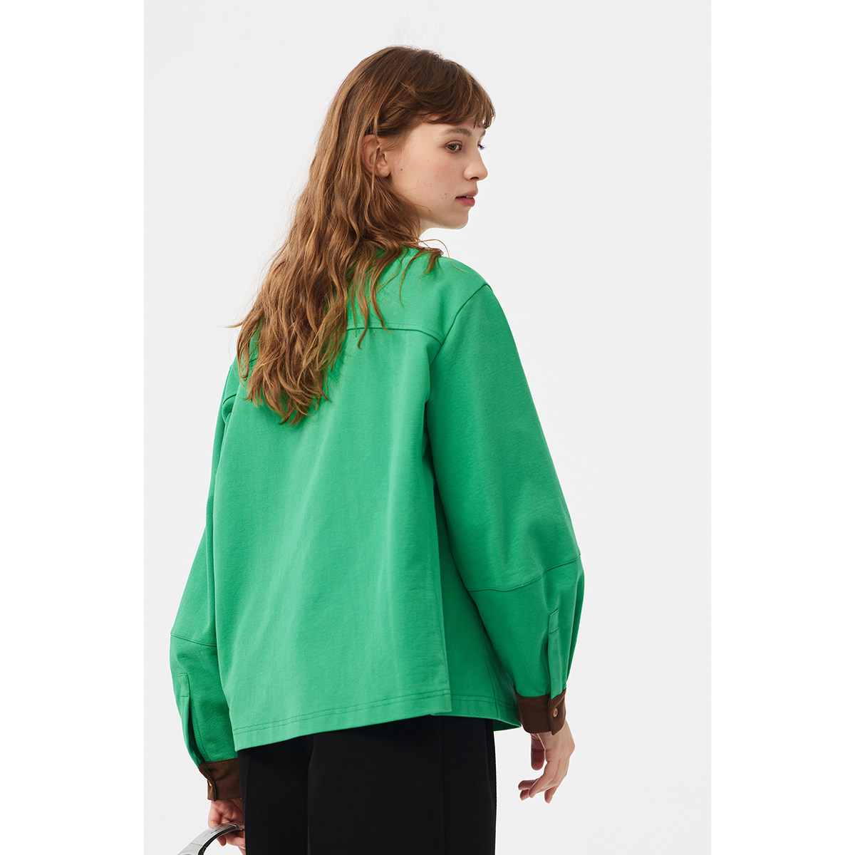 飞鸟和新酒商场同款女装新款短款小个子美式运动卫衣FR41010016