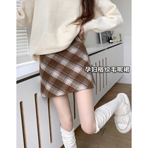 Pregnant woman half body dress autumn winter new outwear plaid fur High waist towered belly red small sub-a hip short skirt