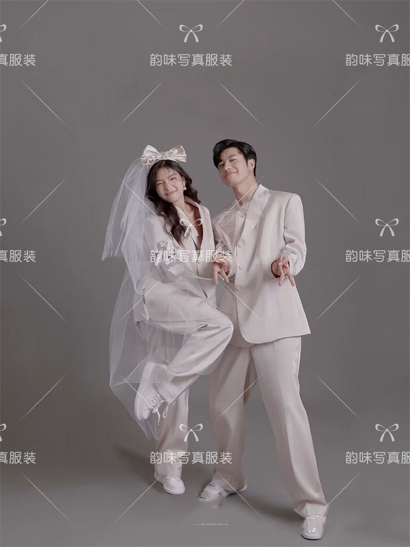 新款影楼拍照主题情侣西装大片韩版氛围感杂志旅拍婚纱照男女服装