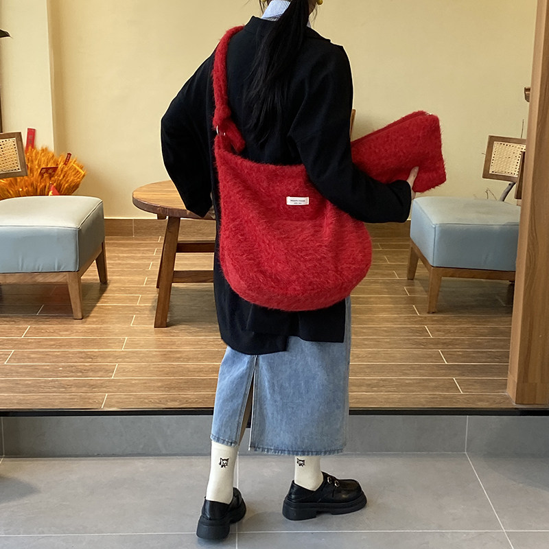 2025秋冬新款毛绒包包女百搭可爱大容量单肩包可调节斜挎包,淘宝优惠券,粉丝福利购,淘宝优惠卷