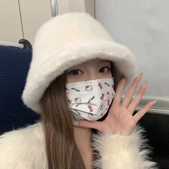 White plush fisherman hat for women to keep warm in winter and show small face