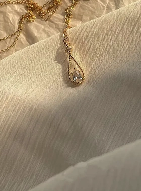 新哲美 S925纯银镀金项链女法式精致水滴锆石吊坠ins冷淡风锁骨链