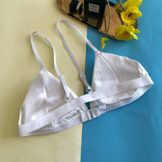 Треугольная чашка из шелка шелковицы без стального кольца, дышащий и впитывающий пот шелк.