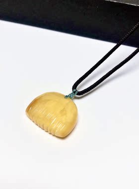 D205# 天然蜜蜡白花蜜梳子吊坠一梳百顺21*27.3*10mm 重量4克