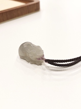 D845# 新疆和田玉烟紫高油貔貅吊坠25.2*13.5*13.2mm 重9.09克