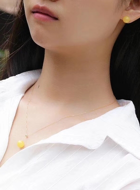 琥珀鸡油黄项链坠显气质天然蜜蜡