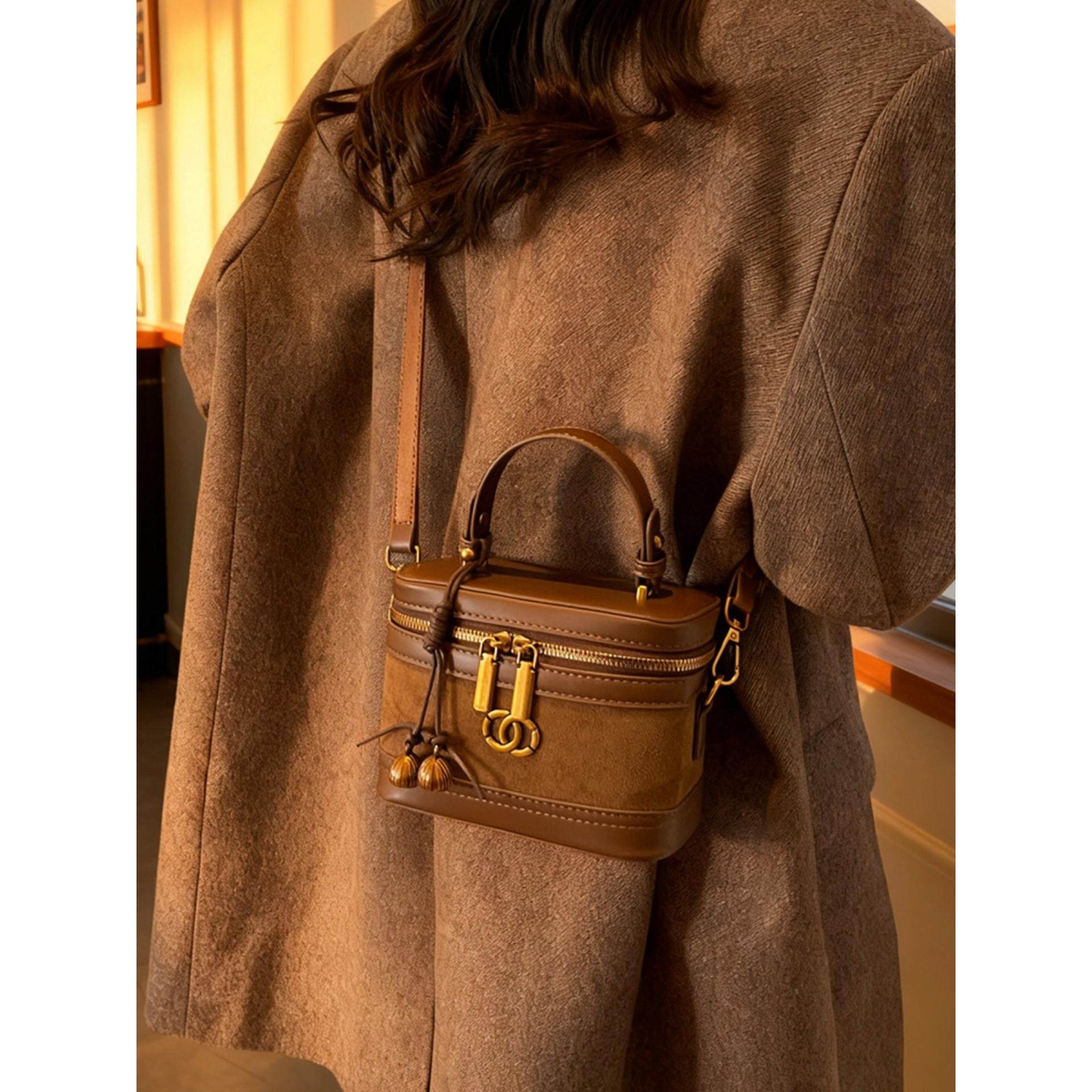 高级感小众包包女2026新款秋冬百搭复古斜挎包麂皮手提盒子水桶包,淘宝优惠券,粉丝福利购,淘宝优惠卷