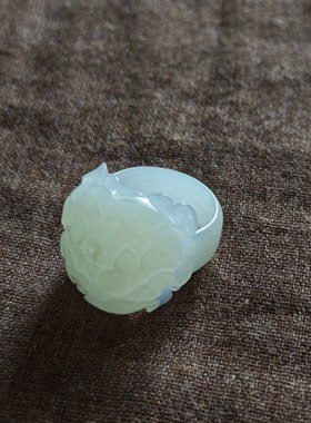 天然和田玉雕刻牡丹花指环