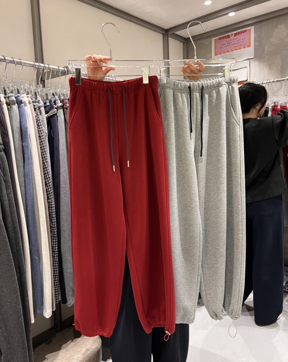 冬季新品N9加绒宽松显瘦彩色百搭运动直筒卫裤抽绳束脚女休闲裤潮 - 图3