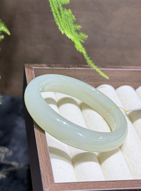 天然和田玉高冰浅晴水显白玉镯子