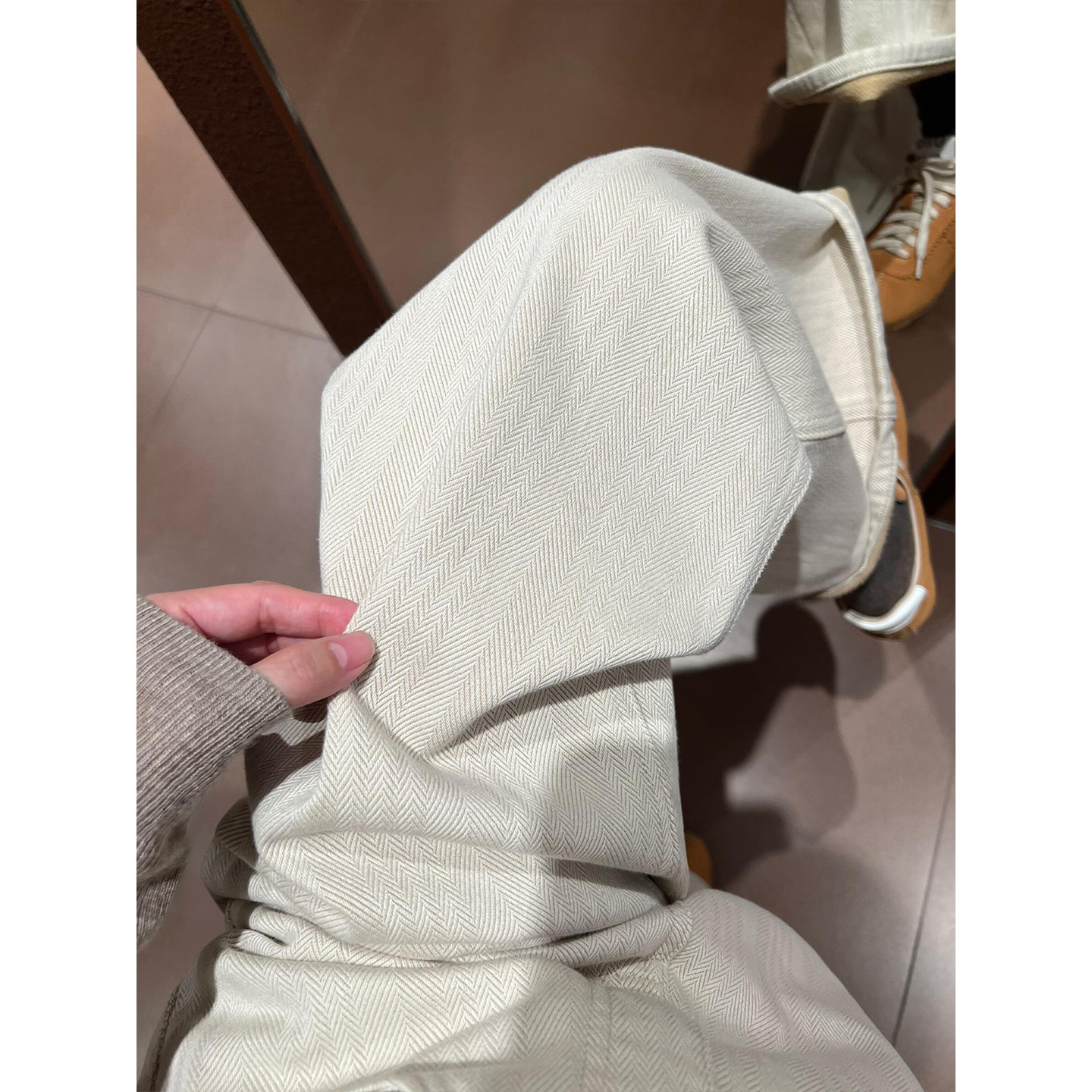 米白色直筒微喇牛仔裤女秋冬新款胖妹妹mm高腰显瘦人字纹喇叭长裤,淘宝优惠券,粉丝福利购,淘宝优惠卷