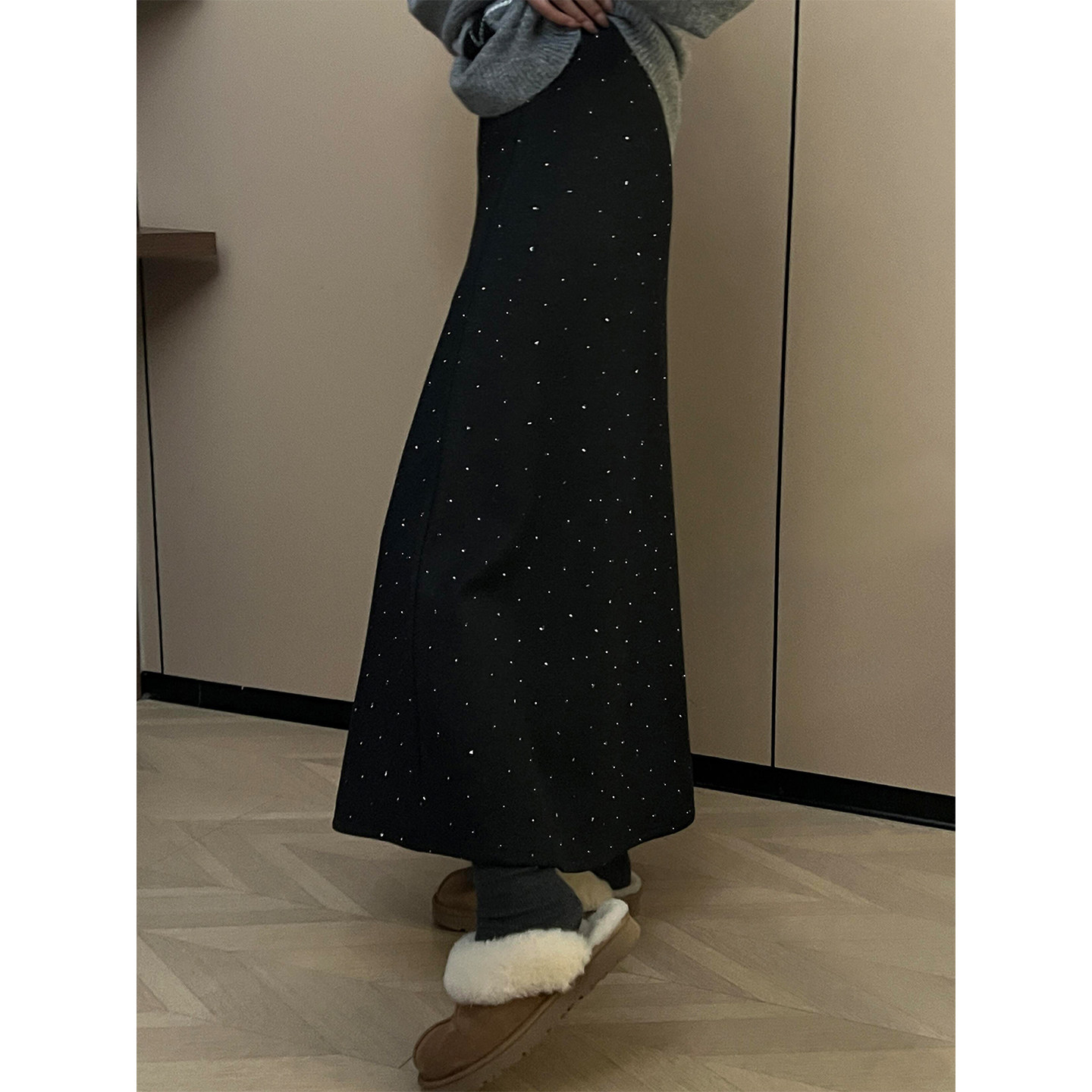 黑灰色烫钻半身裙女秋冬加绒加厚胖妹妹mm高腰宽松遮肉a字包臀裙,淘宝优惠券,粉丝福利购,淘宝优惠卷