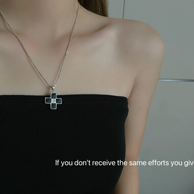 S925纯银黑色十字花镶钻吊坠毛衣链ins冷淡风小众设计百搭高级感