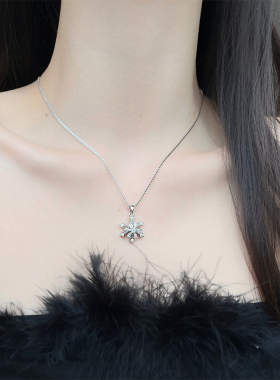 UNBEATEN锆石雪花项链新款2025爆款轻奢小众毛衣链女高级感锁骨链