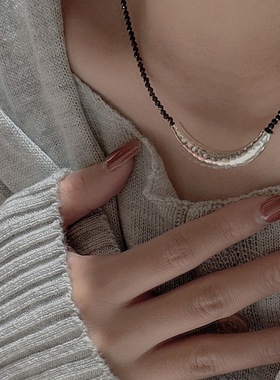 S925纯银韩版牛角包黑尖晶颈链