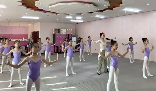 Douyin Yuanyuan Dance School's Kids Motor Materment Materials Основное танце