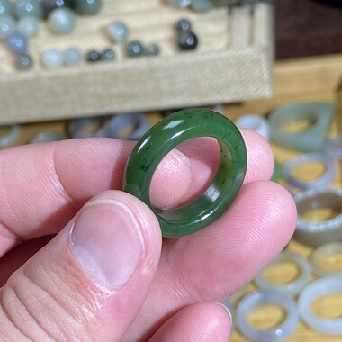 和田玉碧玉戒指卡18俄料辣阳绿随型戒圈古风玉环文玩珠串跑环挂饰