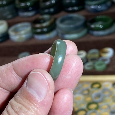 和田玉籽料卡18随型戒指沙枣青糖青古风戒圈跑环文玩珠串挂饰玉环