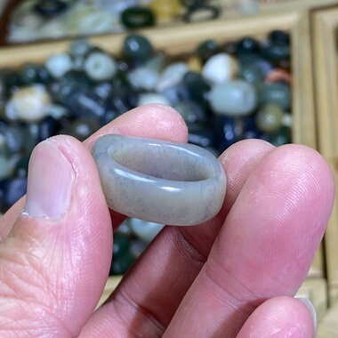 和田玉籽料卡18随型马鞍戒糖青花沁黄皮古风戒指跑环文玩挂饰戒圈