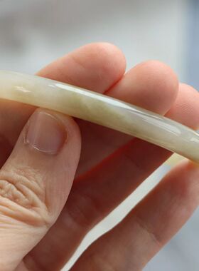 保真天然和田玉手镯58圈口证书1141812和田玉青白色 青海料圆条