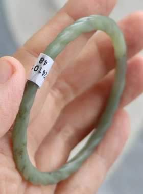 和田玉手镯55圈口（证号10110548，和田玉仿古绞丝镯 青海料细条