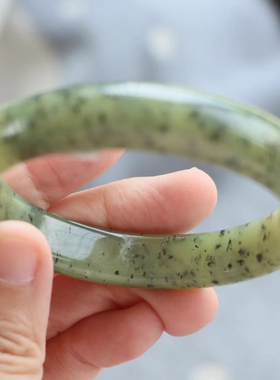 保真和田玉手镯58圈口证12312058和田玉点墨青花色 黄口料青绿色