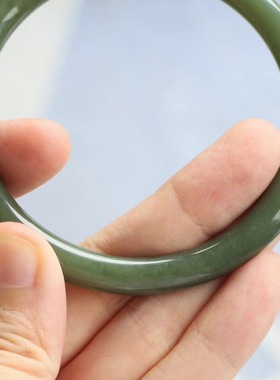 保真天然和田玉手镯63圈口证书5293003和田玉青绿色黄口料圆条