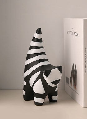 陶瓷黑白条纹猫摆件桌面装饰品