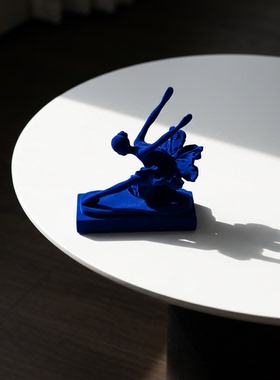 创意抽象人物绒面桌面雕塑摆件