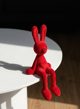 红色灯芯绒长腿兔子治愈摆件