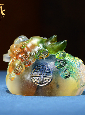 家居客厅乔迁送礼琉璃吞金兽藏村