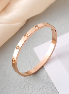 跨境爆款时尚百搭爱心饰品小众卡扣镶钻女士不锈钢手镯节日礼物