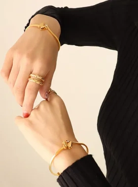 开口镀百搭锆石Z050动物手镯日韩蝴蝶18K小清新弹簧钛钢手饰