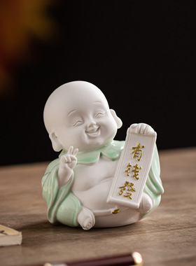 招财白瓷人物小和尚摆件全
